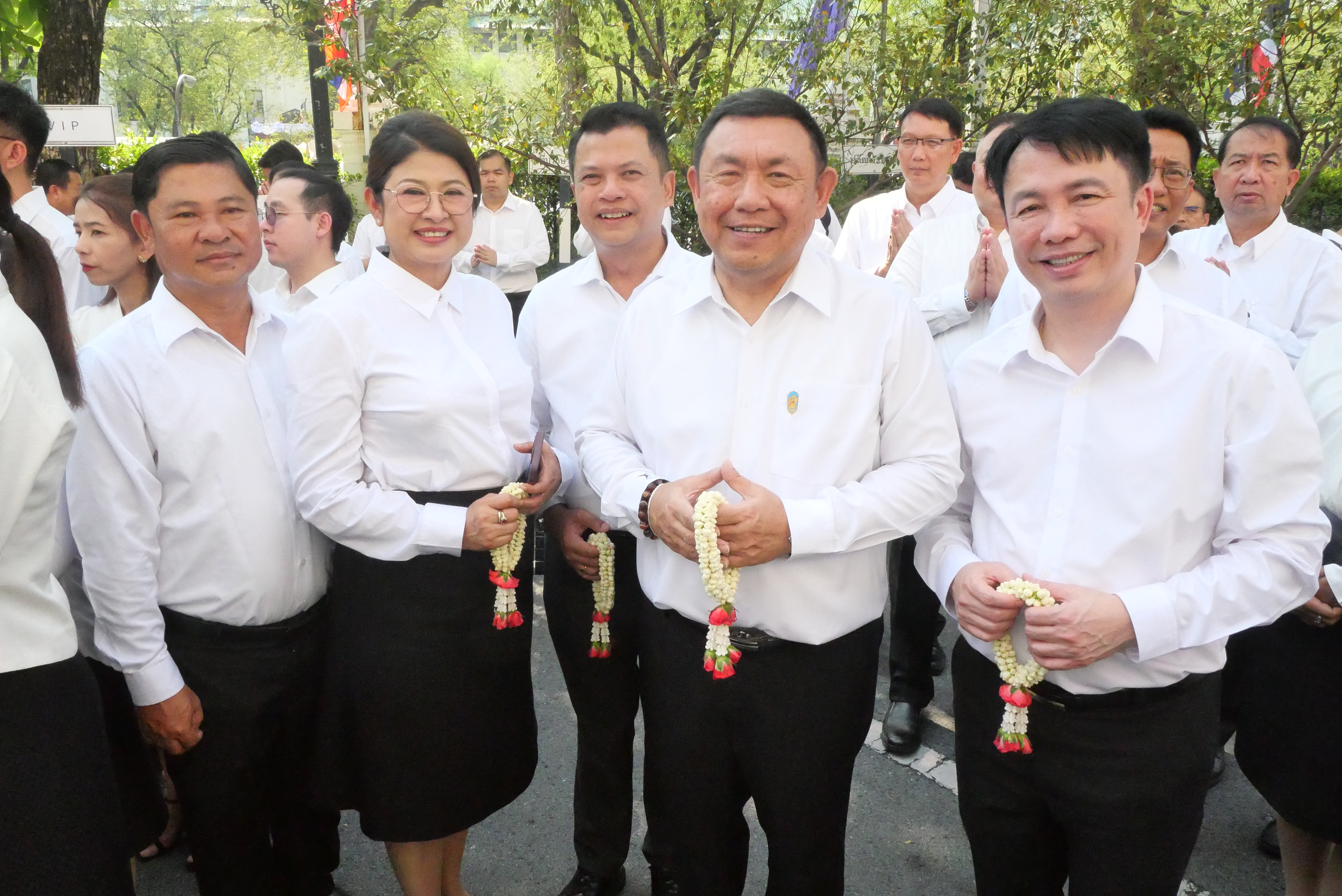 title - คณะผู้บริหาร ส.ป.ก. ร่วมพิธีสักการะสิ่งศักดิ์สิทธิ์ประจำกระทรวงเกษตรและสหกรณ์ ในโอกาสเข้ารับตำแหน่งของรัฐมนตรีว่าการกระทรวงเกษตรและสหกรณ์ และรัฐมนตรีช่วยว่าการกระทรวงเกษตรและสหกรณ์ 